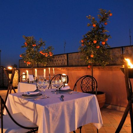 Riad Le Jardin D'Abdou Marraquexe Exterior foto Rooftop dining at the hotel