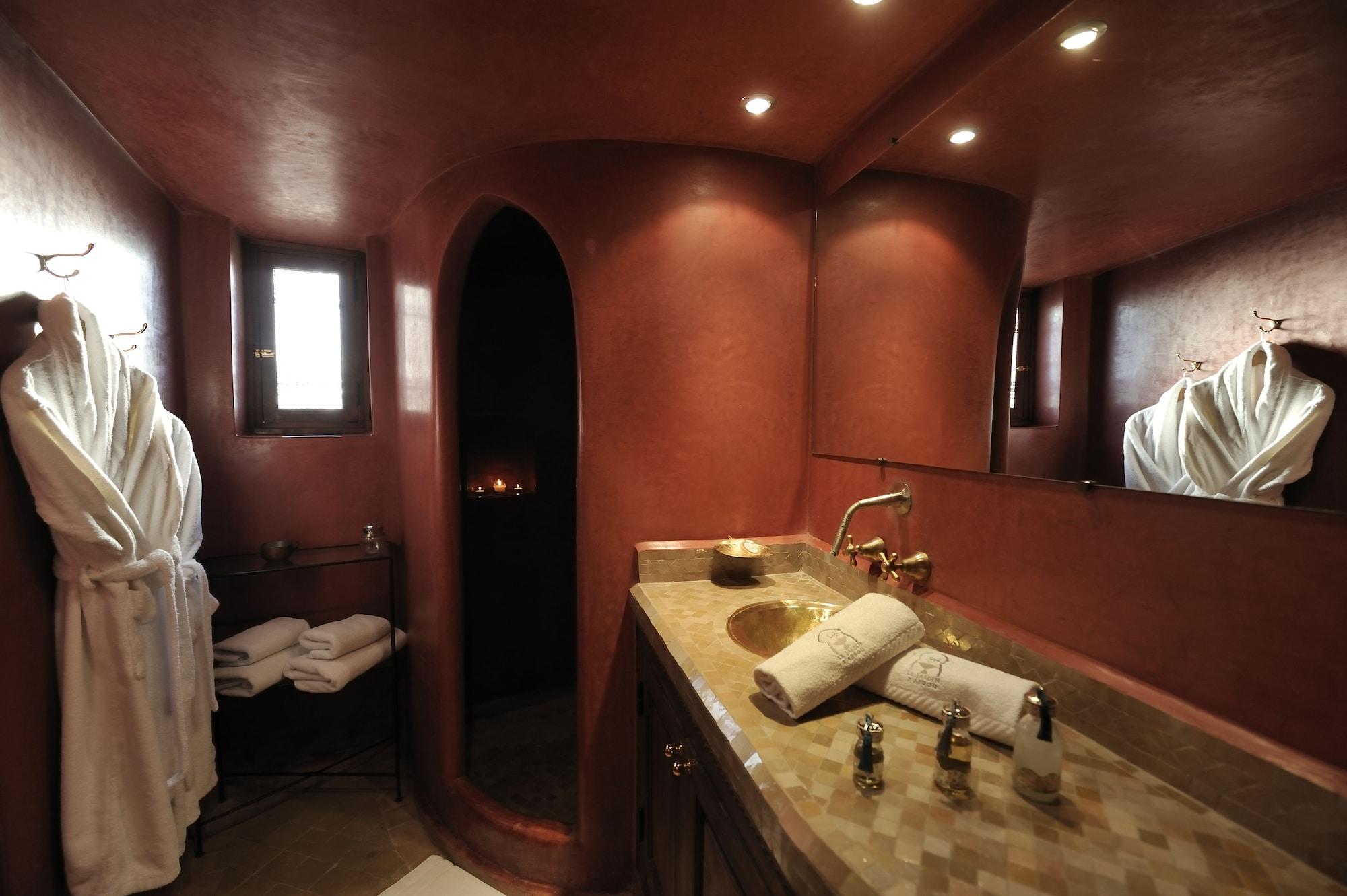 Riad Le Jardin D'Abdou Marraquexe Exterior foto Bathroom at the Hotel Amanjena