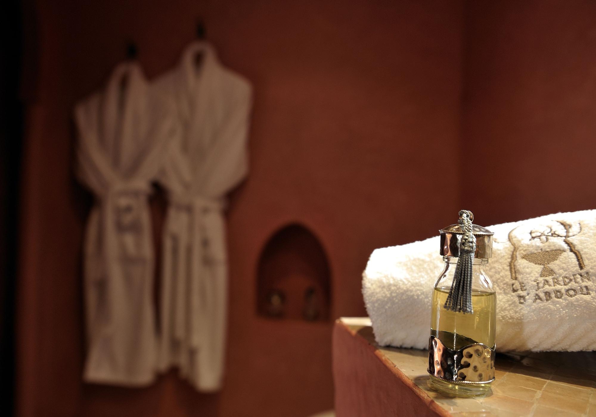 Riad Le Jardin D'Abdou Marraquexe Exterior foto A bottle of massage oil