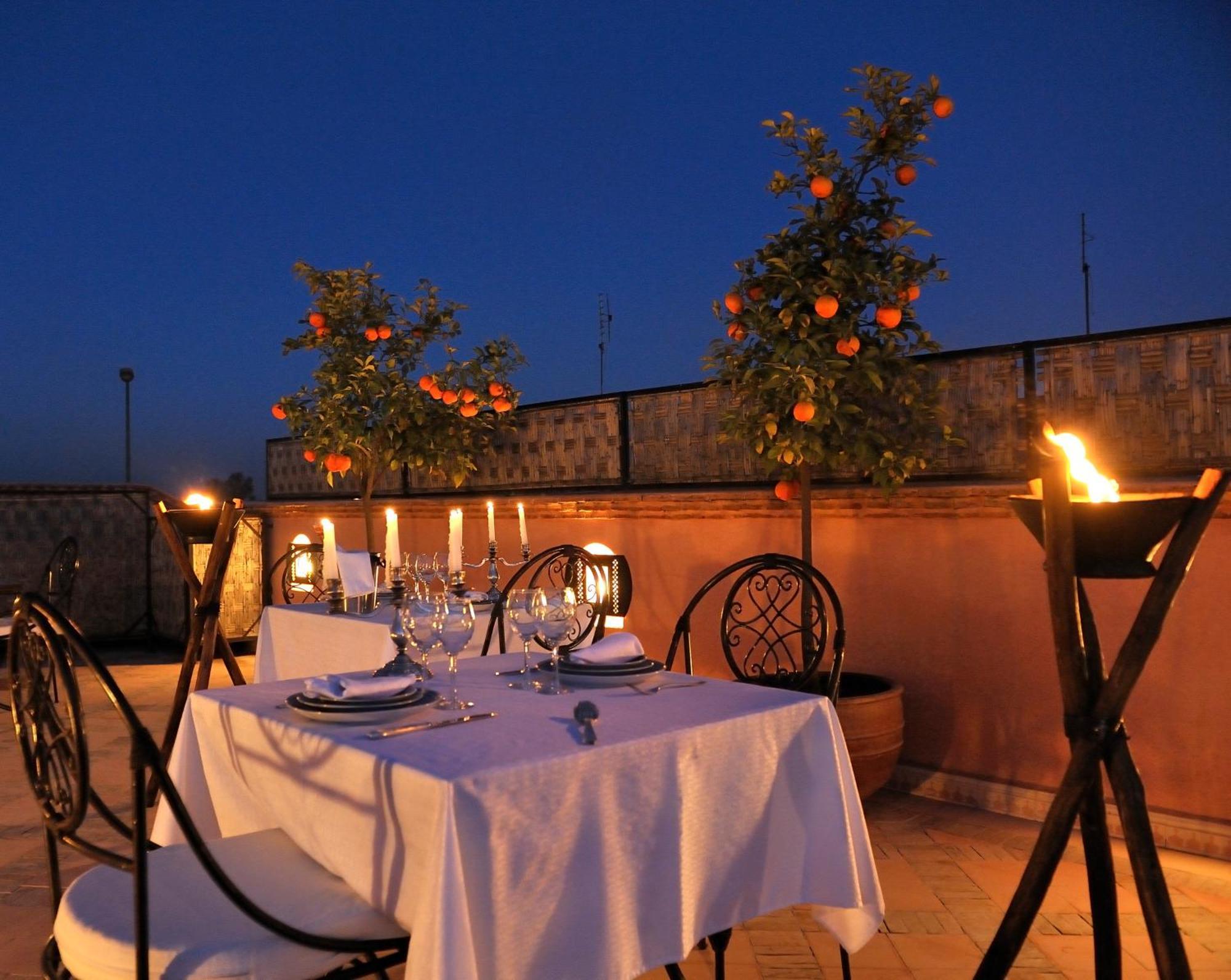 Riad Le Jardin D'Abdou Marraquexe Exterior foto Rooftop dining at the hotel