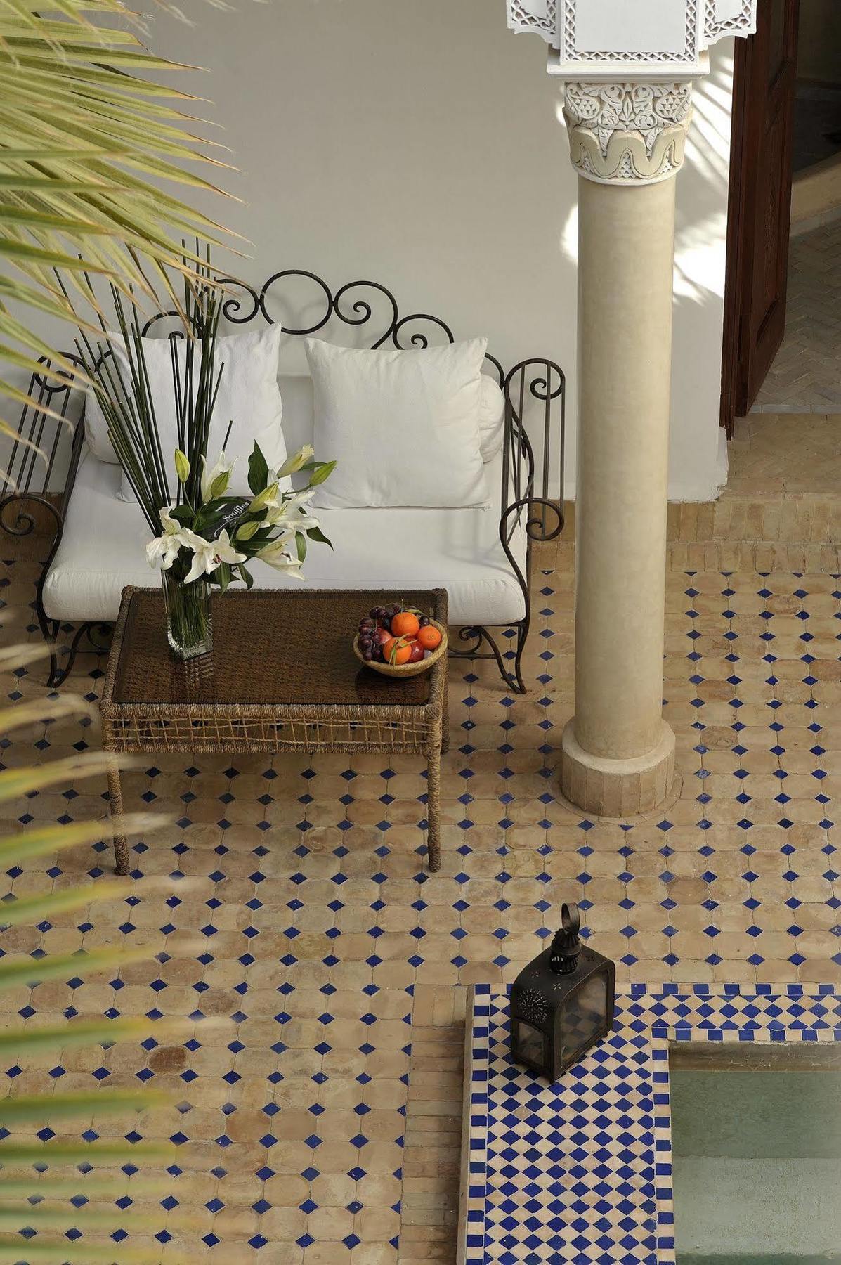 Riad Le Jardin D'Abdou Marraquexe Exterior foto Floor tiles in a Moroccan house